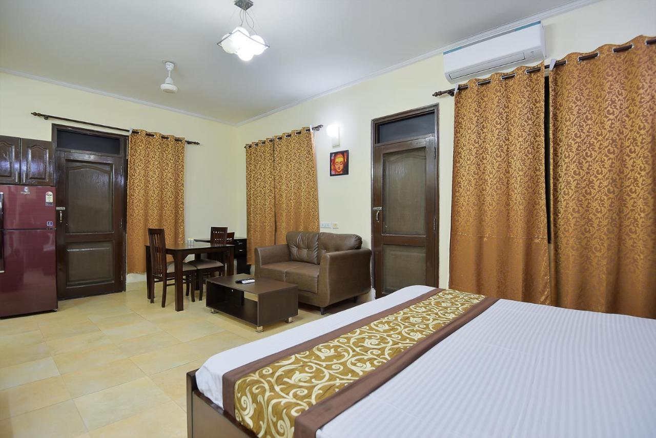 Studio Serviced Apartments Near Fortis Hospital グルガウン エクステリア 写真
