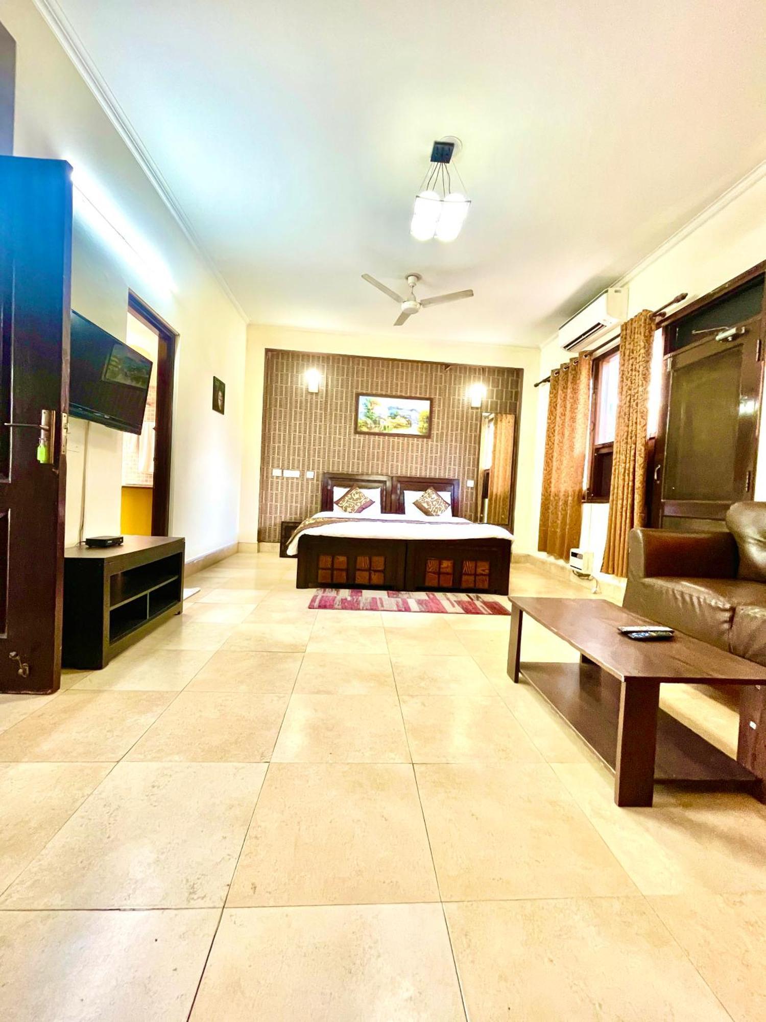 Studio Serviced Apartments Near Fortis Hospital グルガウン エクステリア 写真